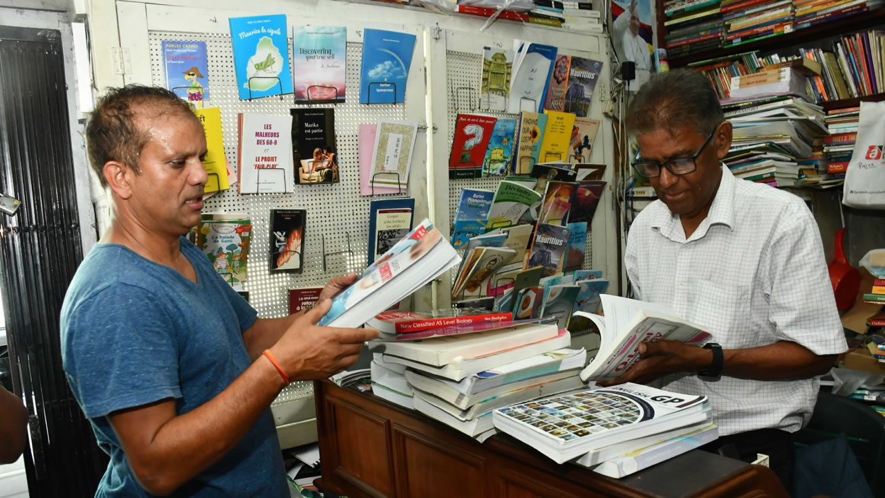 Selon Josian Tobie de la librairie Bourbon, le marché des livres connaît une baisse. 