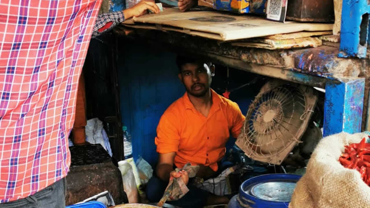 Le fameux « chai walah », ou pour ceux qui préfèrent, le thé au masala.