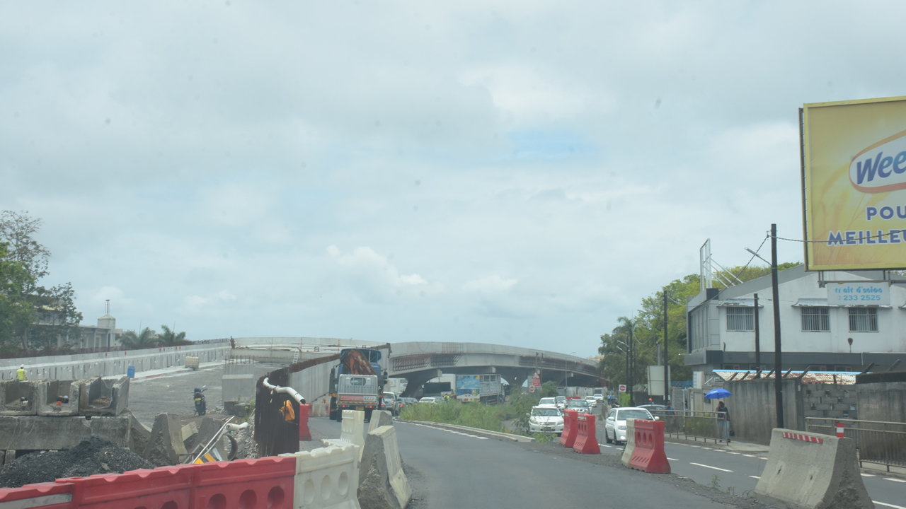 La route suspendue prend forme à Pont-Fer. 