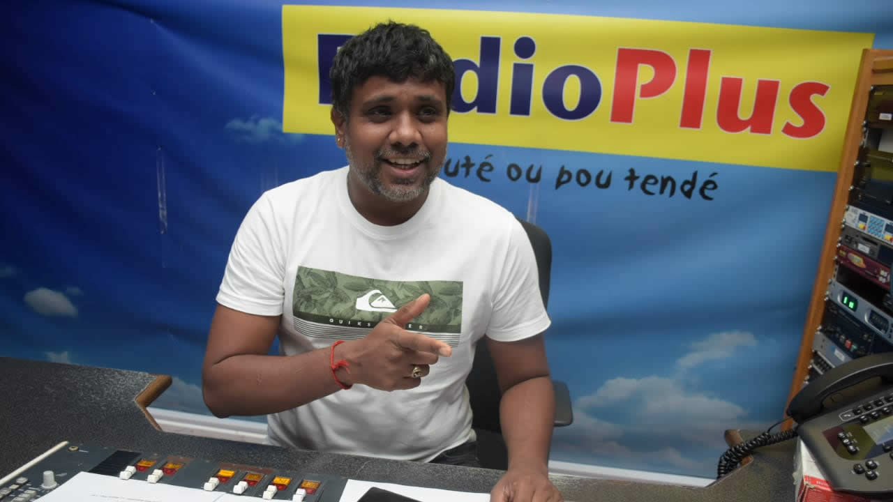 Venen Coolen, directeur d’antenne pour Radio Plus.