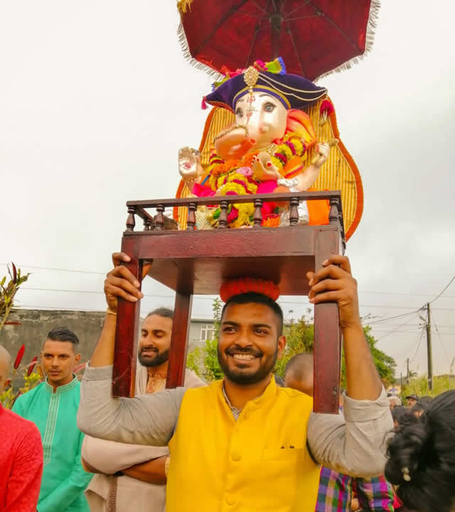 Rakshak, fils de Shantaram Rajjoo, lors de la procession l’an dernier.