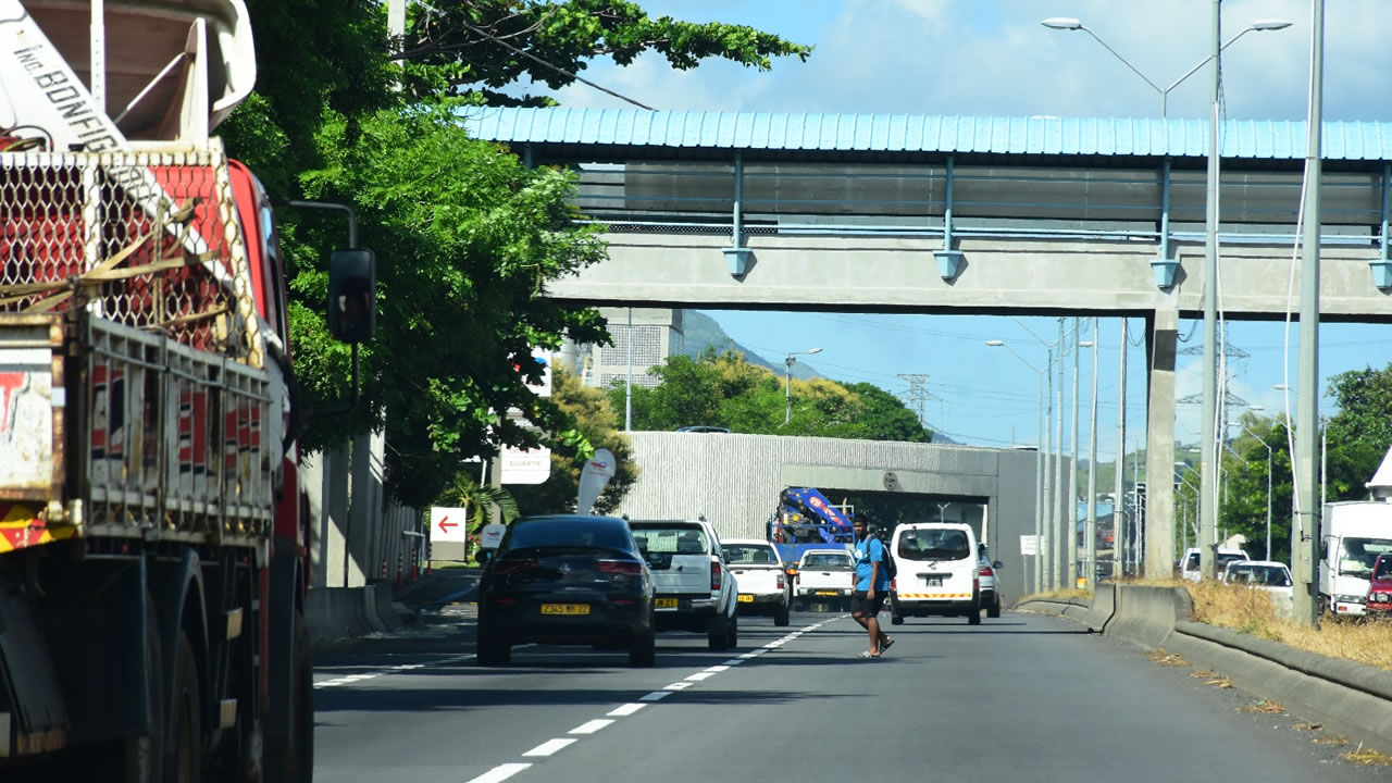 Plusieurs accidents ont été rapportés, et malheureusement,  il y a eu des pertes de vie sur l'autoroute.