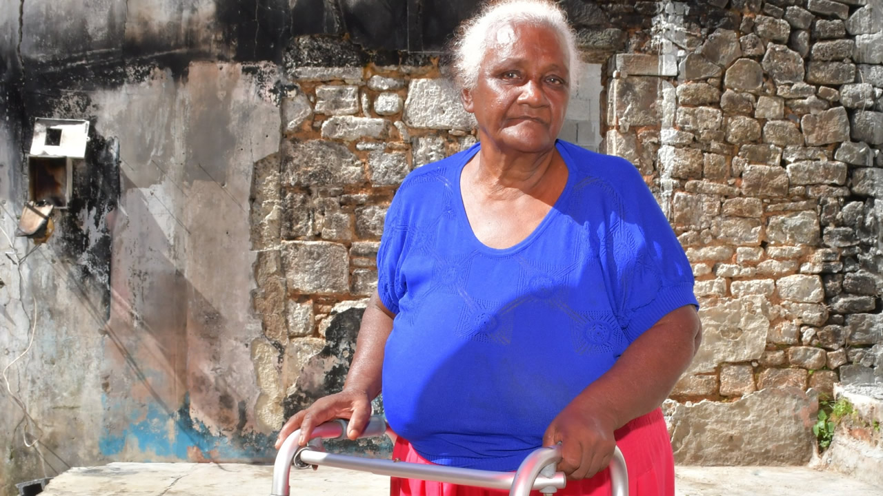 Shanti Teepoo a tout perdu dans l’incendie de sa maison.