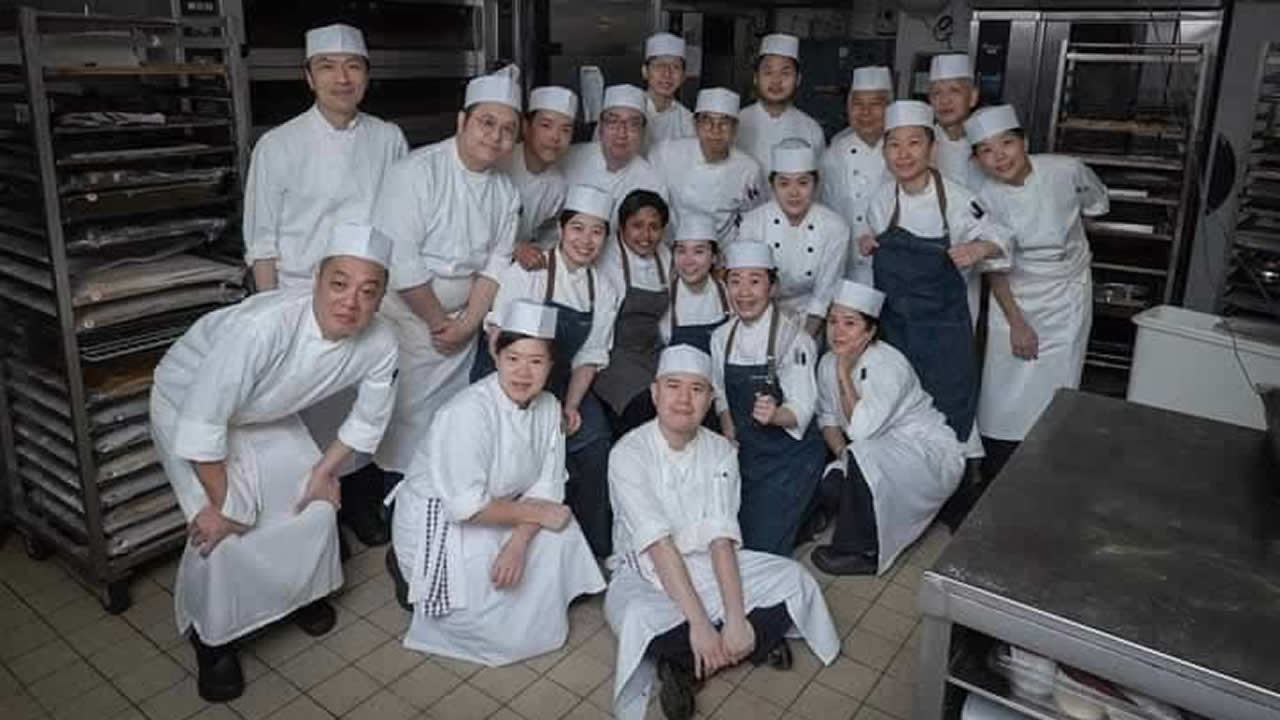 Elle était à la tête d'une équipe composée de 30 personnes à Hong Kong.