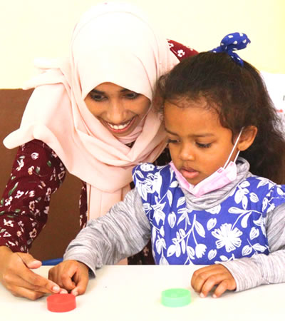 Elle est la fondatrice de Zedesse, où elle organise des ateliers créatifs pour les enfants.