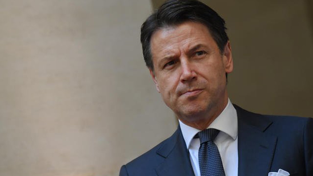  Giuseppe Conte est chargé de former un nouveau gouvernement