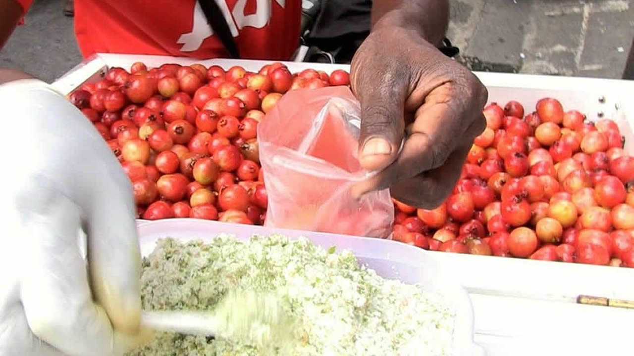 En hiver, les fruits de saison comme la goyave de Chine peuvent être utilisés dans des desserts.