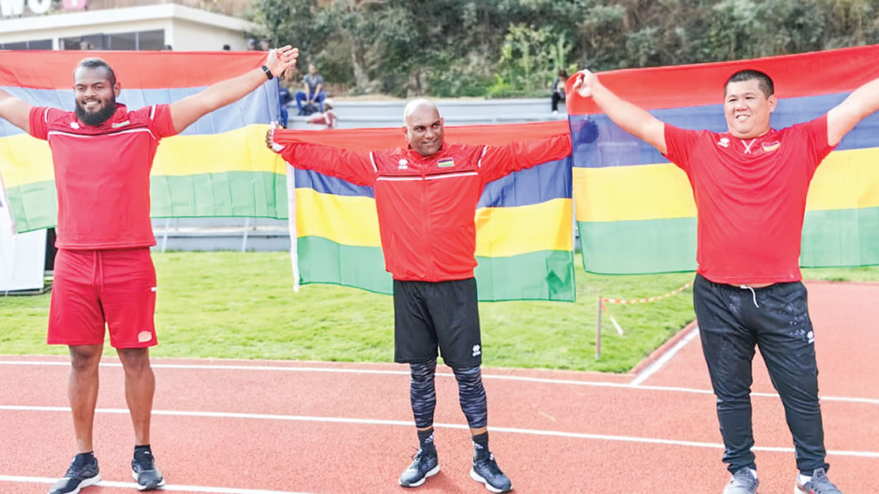 Le podium au lancer du marteau a été 100 % mauricien.