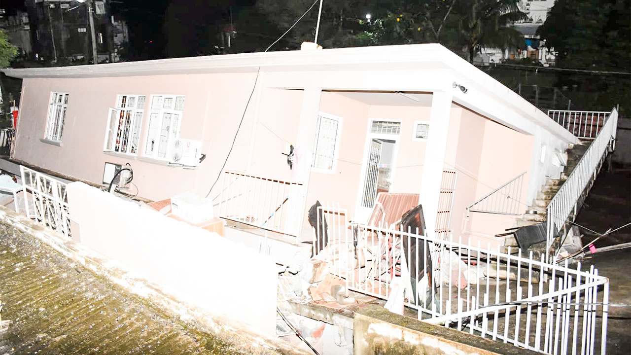 La maison des Ramsahaye s'est effrondrée dimanche.