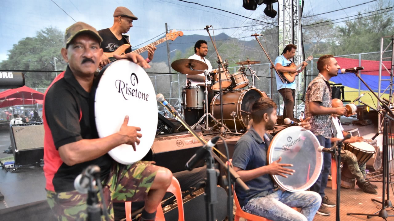 musiciens musique concert solidarité Rivière Noire