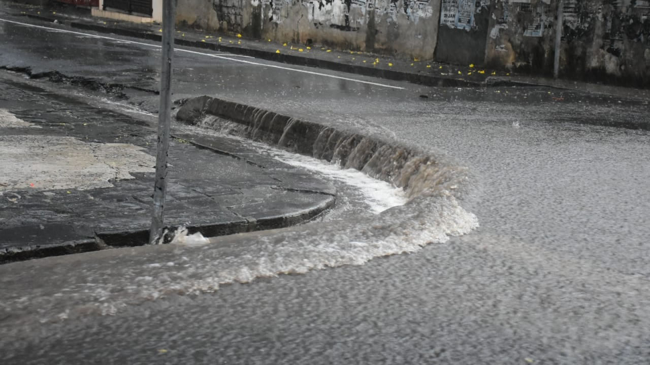 Pluies torrentielles : des accumulations d’eau à Port-Louis