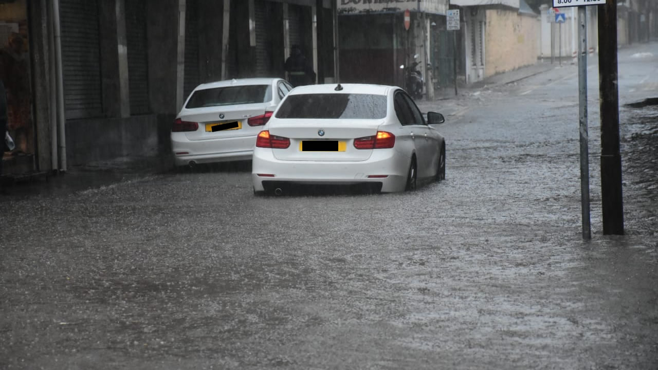 Pluies torrentielles : des accumulations d’eau à Port-Louis