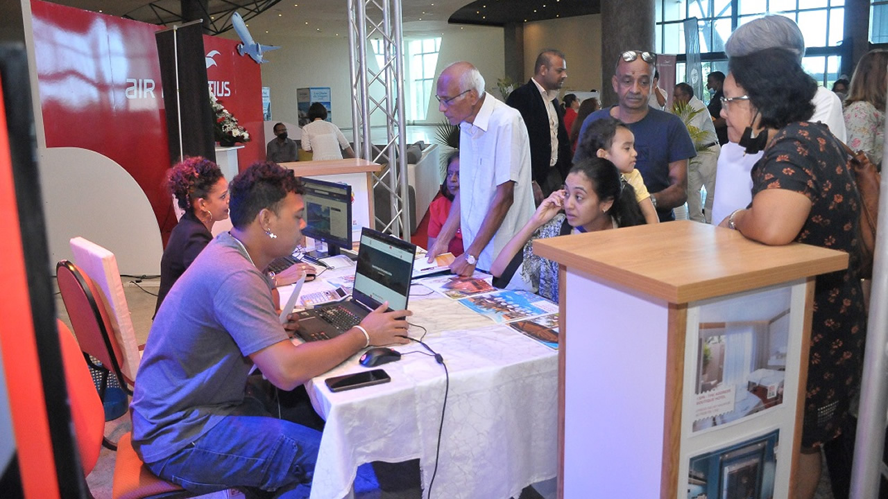 Le stand de Défi Deal fait la part belle à des offres pour le mois d’octobre, notamment des séjours au Maritim Crystals Beach Hotel, au Cocotiers Hotel et au Domaine L’Arbre du Voyageur à partir de Rs 4 200, ou encore des forfaits journée au Tamassa Resort, à l’Anelia Resort, au Coral Azur Beach Resort et au Pearl Beach à partir de Rs 2 100. Pour les amoureux d’aventure, Défi Deal présente des activités telles que des sorties en quad proposées par 7 Cascades Lodge ou le Domaine L’Arbre du Voyageur à partir de Rs 1 800.