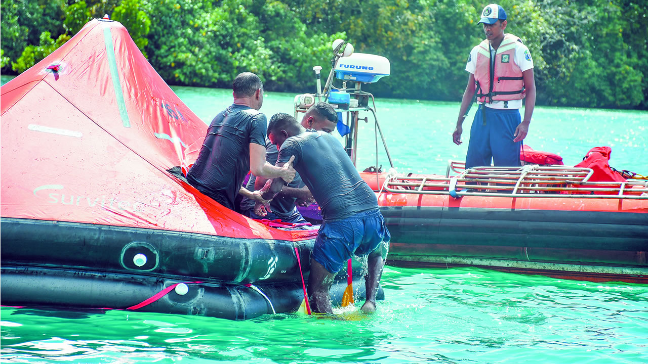 Le déploiement du kit de sauvetage en mer a permis d’offrir une assistance immédiate aux rescapés pour les ramener vers la terre ferme en toute sécurité.